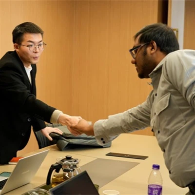 Посещение на индийски клиент: Подписване на годишно споразумение за доставка ...